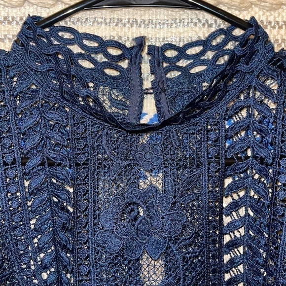 NWOT-Sheri Mock Neck Sleeveless Lace Mini Shift Dress - Picture 7 of 10